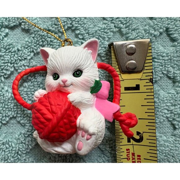 Gibson Greetings 1993 Christmas Collectibles Christmas Kitty Ornament With Yarn - Picture 5 of 7